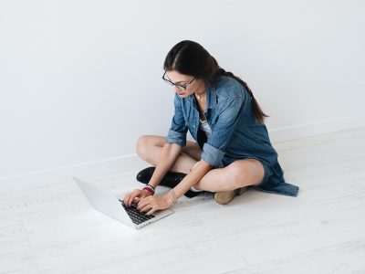 Woman working on a laptop on a laptop